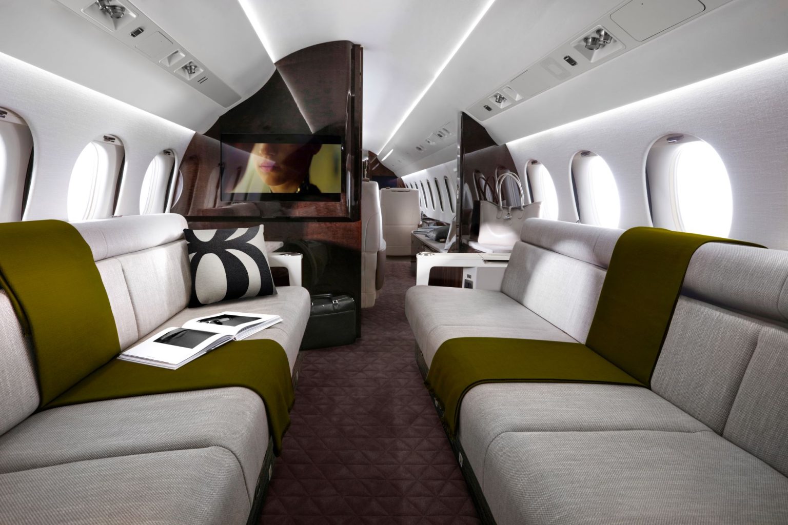 Dassault Falcon 8X – Mẫu Máy Bay Thời Trang, Tiết Kiệm Nhiên Liệu, Giữ Giá Trị Tốt