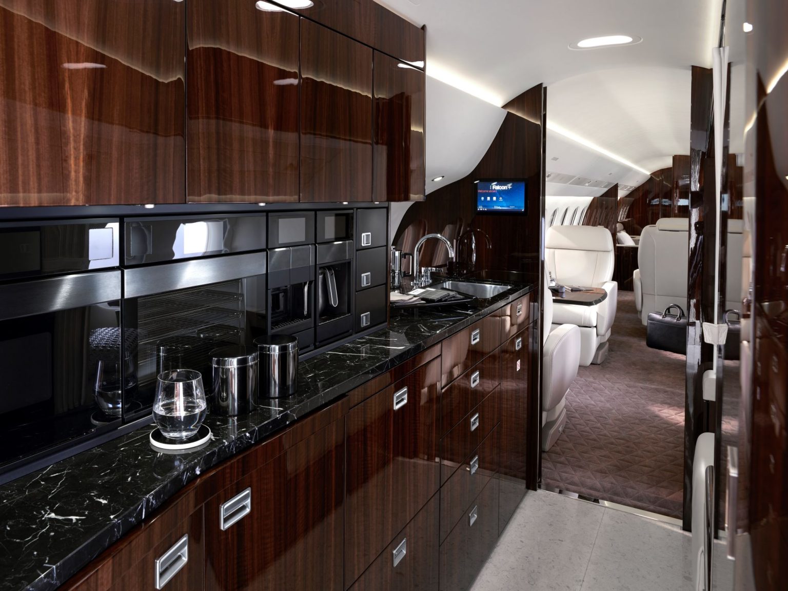Dassault Falcon 8X – Mẫu Máy Bay Thời Trang, Tiết Kiệm Nhiên Liệu, Giữ Giá Trị Tốt