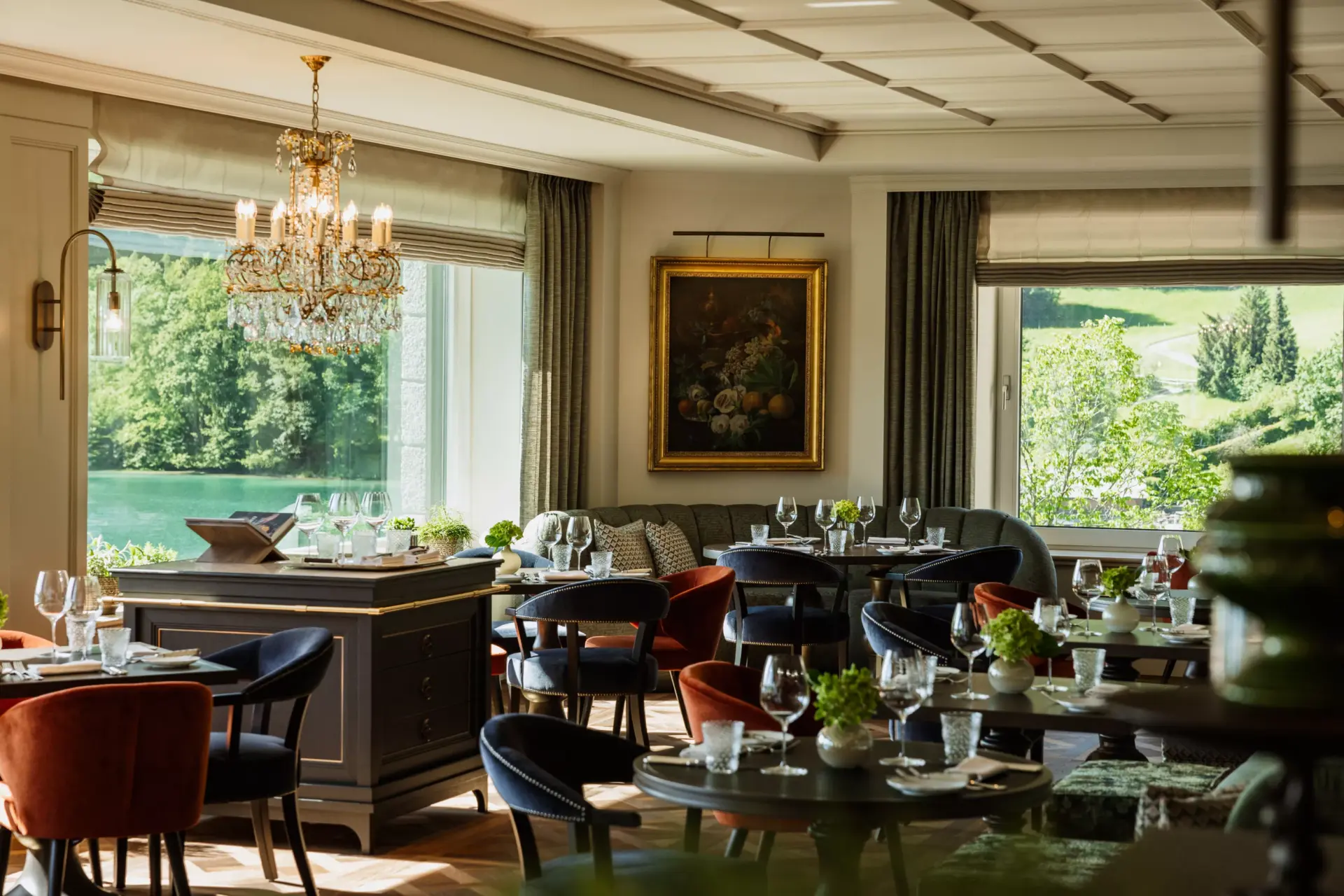Đặt Chuyên Cơ Tới Vùng Hồ Salzkammergut: Khám Phá Lâu Đài Cổ Tích Rosewood Schloss Fuschl