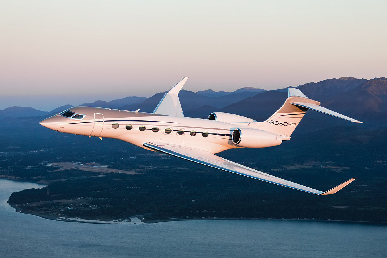 Bill Gates Visits Da Nang, Hoi An On Private Jet Gulfstream G650ER - Vietnam Air Charter