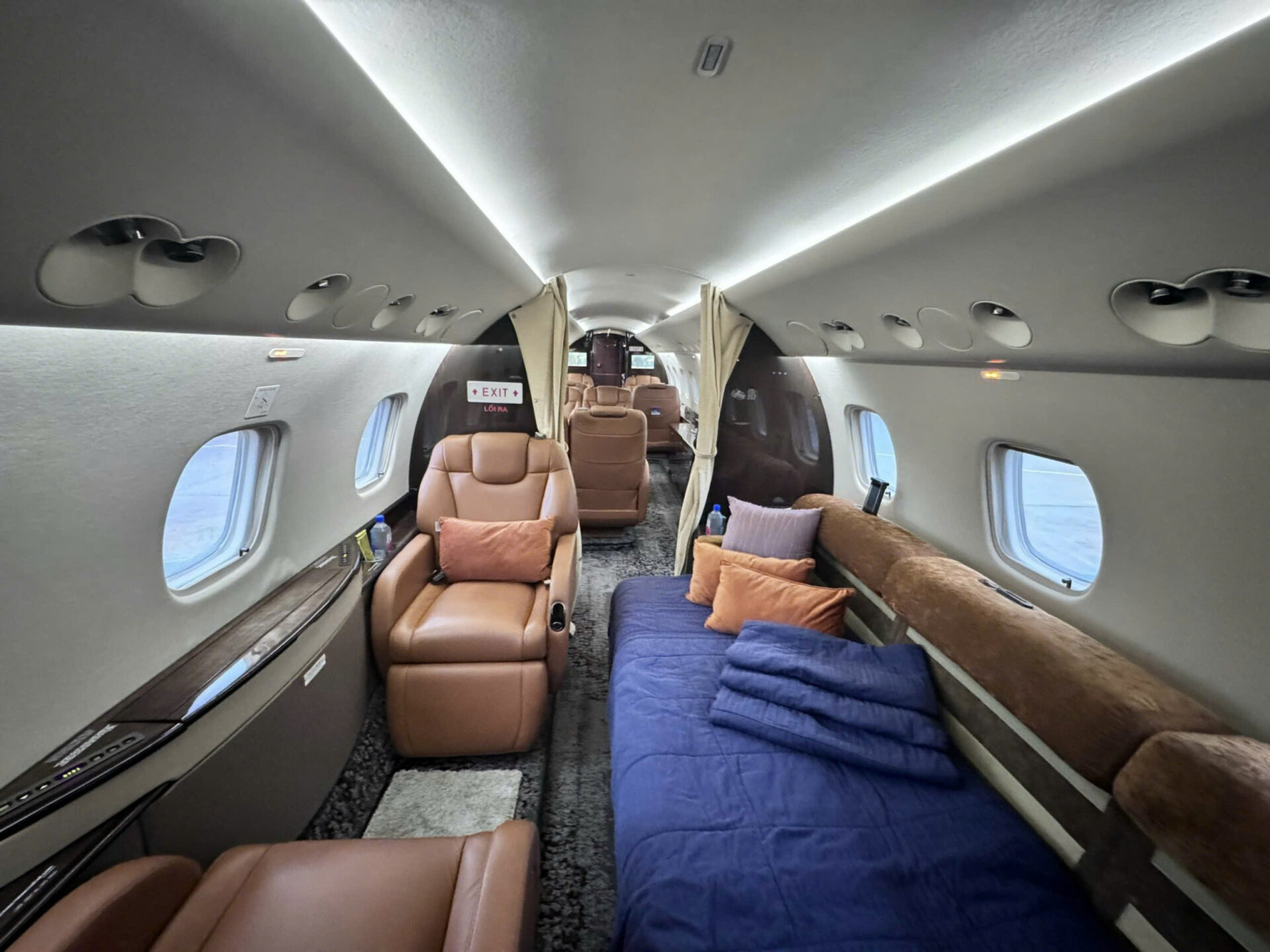 EMBRAER LEGACY 600_Nigh Config Vietnam Private Jet