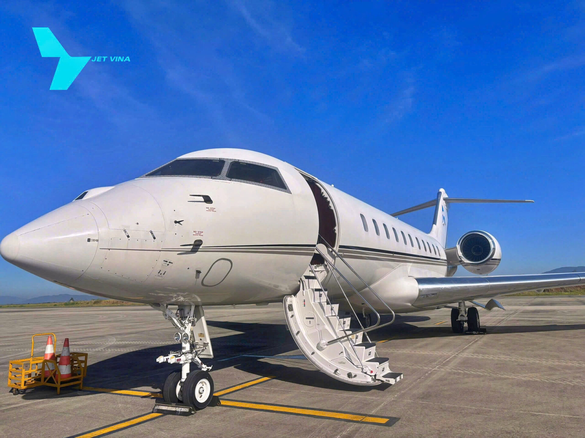 PRIVATE JET FROM SHANGHAI TO SINGAPORE