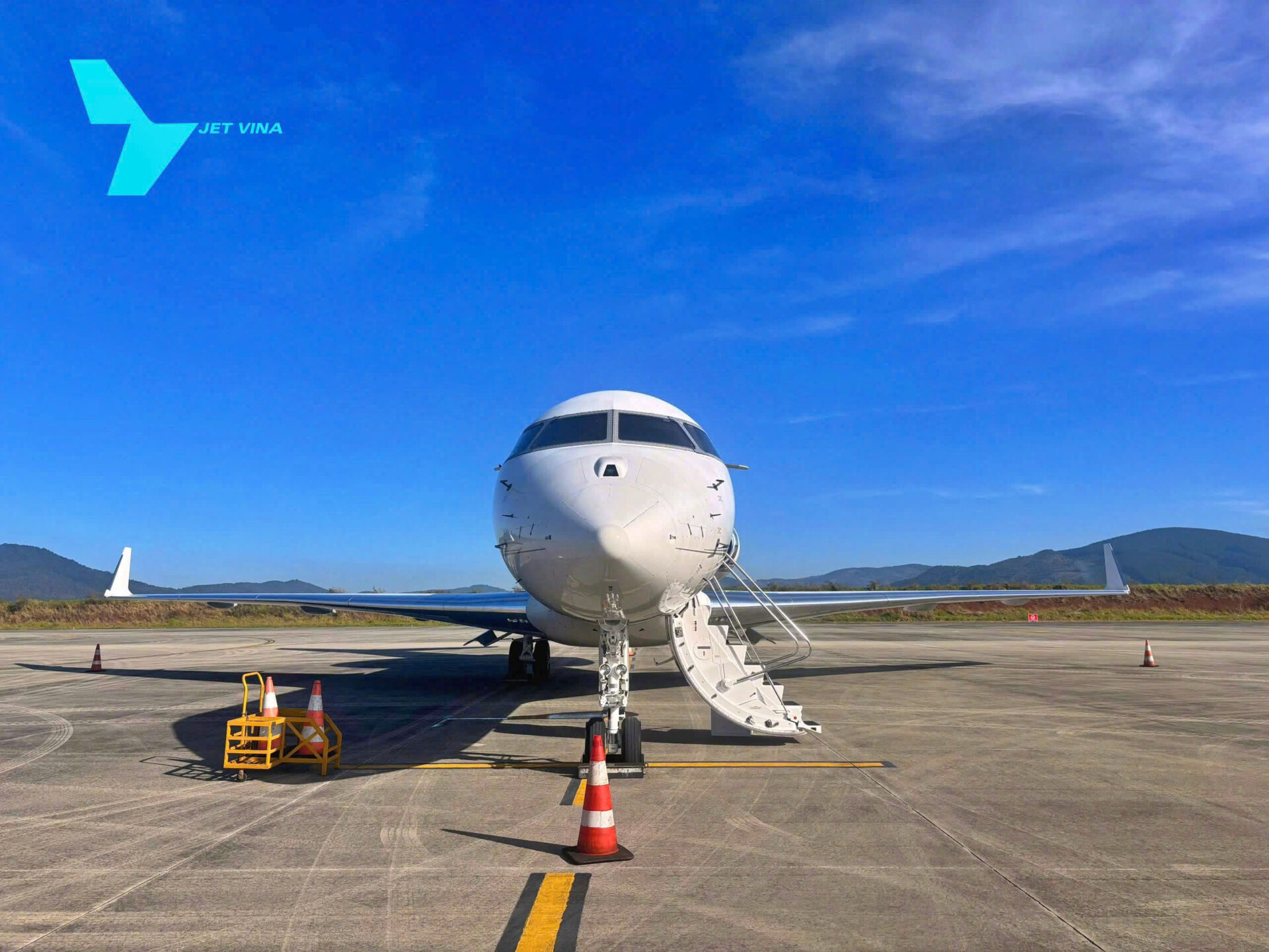 So sánh Chuyên cơ Tầm xa: Bombardier Global 6000 và Gulfstream G650
